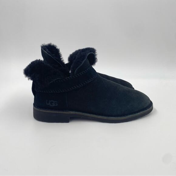 UGG Women's Mckay Winter Boot black short sheepskin almost new size 10.5 - Picture 6 of 11